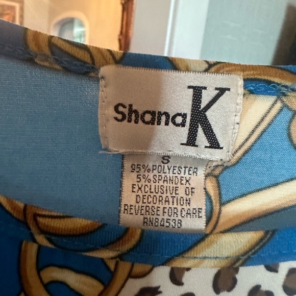 ShanaK going out top - Picture 2 of 2